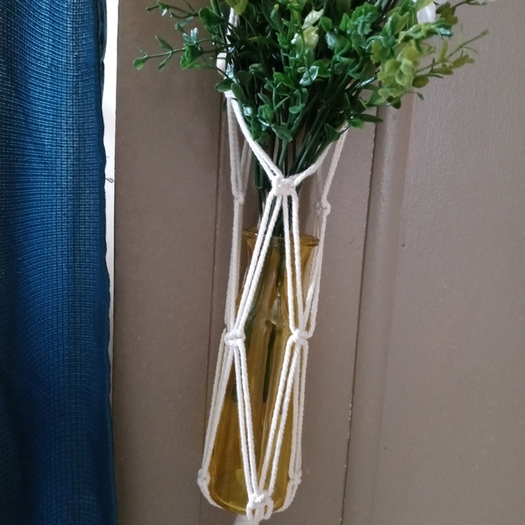 Macrame plant holder - Picture 3 of 3